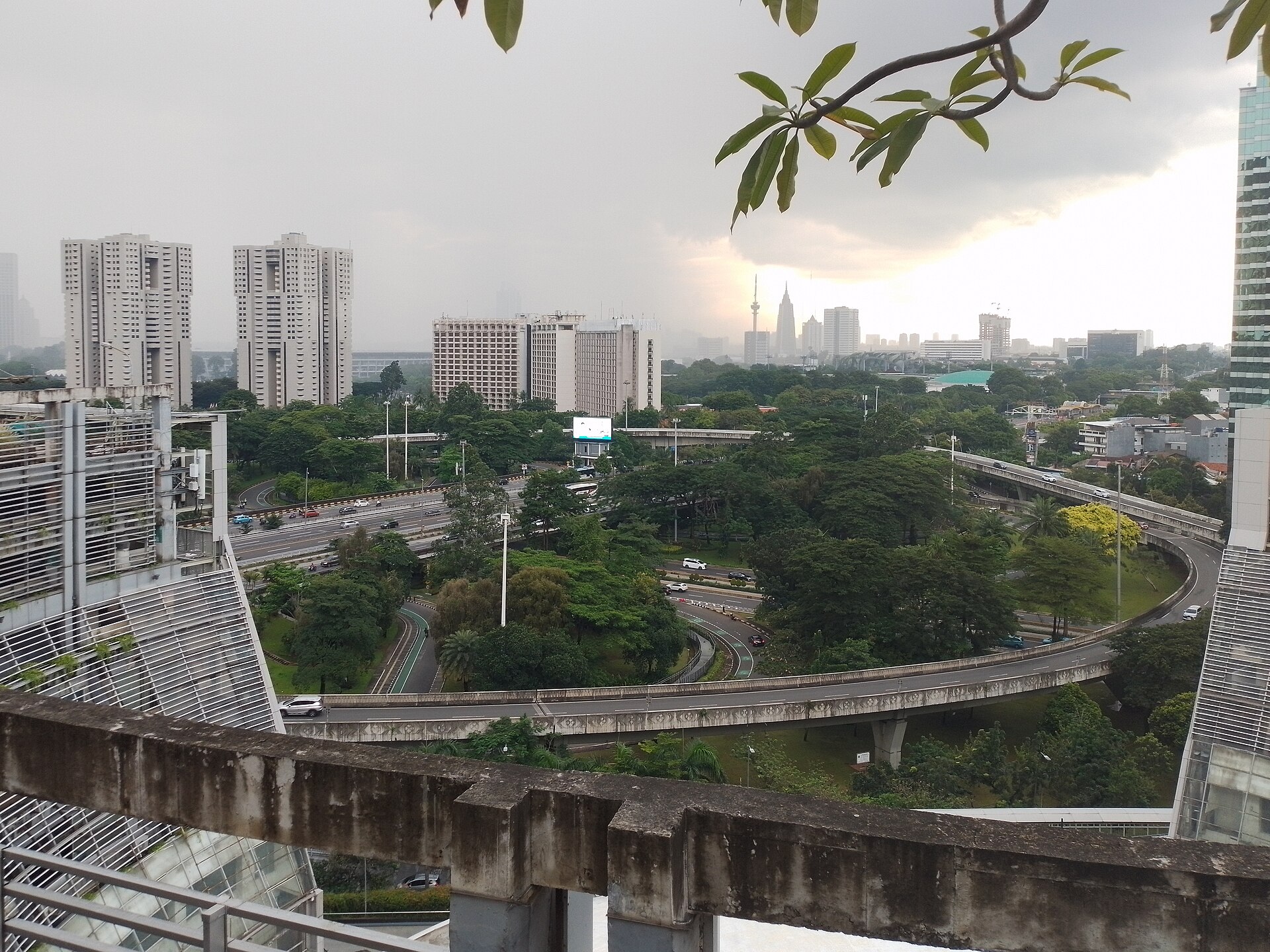 Pelataran Parkir Semanggi